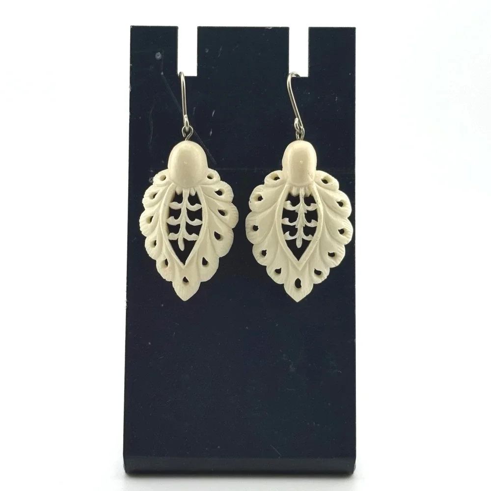 Vintage Carved Bone Leaf Filigree Drop Earrings Cream Boho‎ Dangle Silver Tone